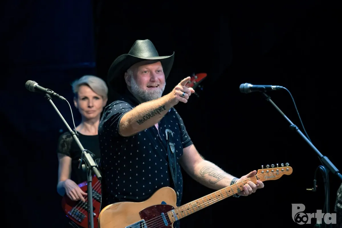 Dobře utajená country 2026